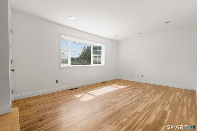 6 Van Buskirk Ave