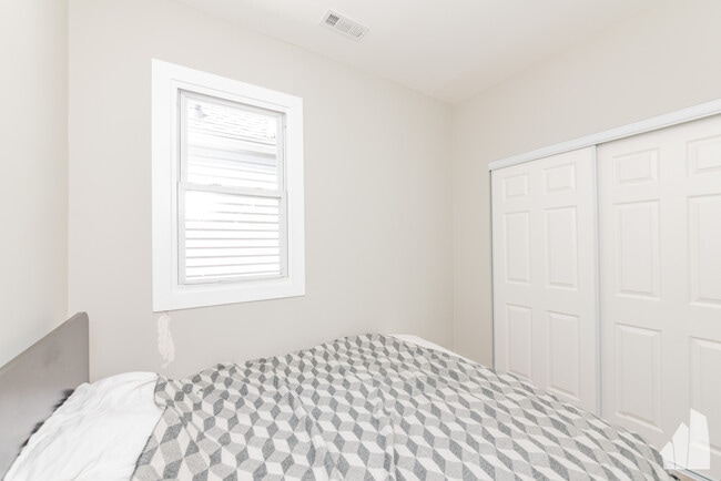 Photo - 2932 N Avers Ave Unit 2