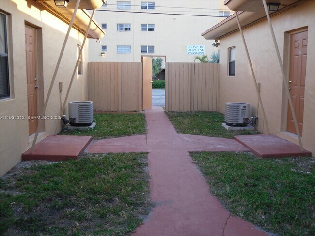 Photo - 1675 NE 150th St Unit 3