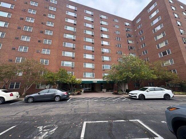 Building Photo - 11820 Edgewater Dr Unit #115