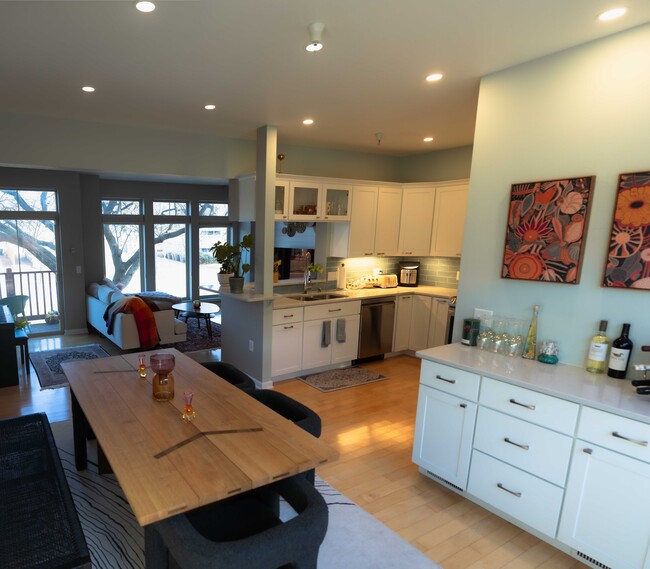 Living room - 604 N Midvale Blvd Townhome