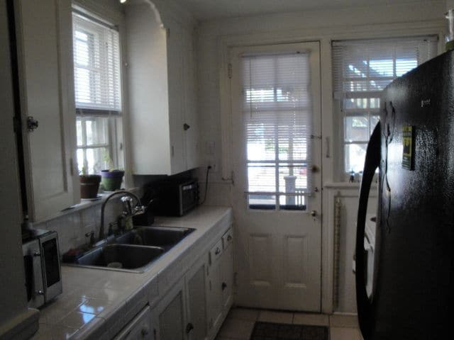 Photo - Beautiful 2 bedroom near west end Grove avenue apartment