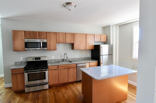 Building Photo - 506 Revere St Unit 1 Rental