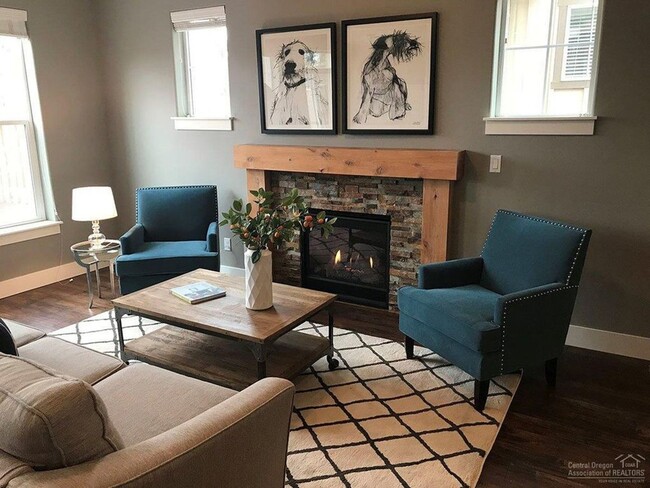 Photo - 3 Bedroom + Flex Space in Central Location - Close to Old Mill!