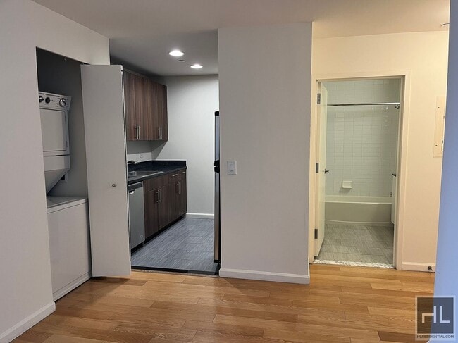 In Unit Washer & Dryer, 3 large bedrooms, ... - In Apartment Unit Washer & Dryer, 3 large bedrooms, ... Unit 7Q