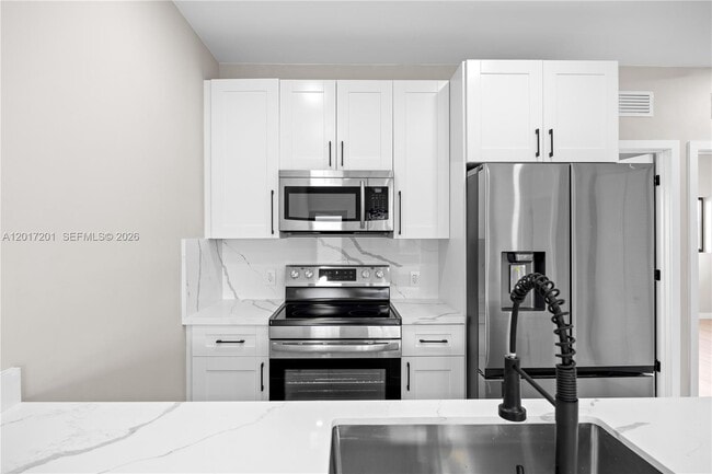 Photo - 630 NE 166th St Unit 3
