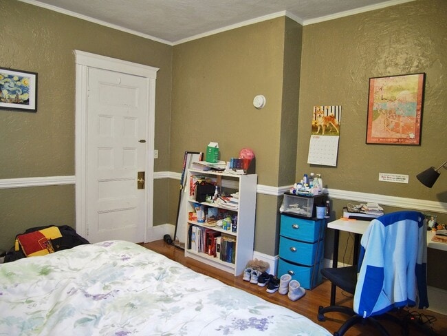 Photo - Sunny Spacious 4 Bedroom