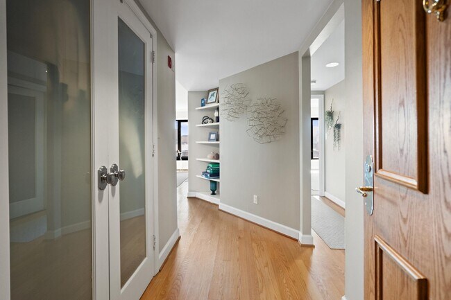 Photo - 1080 Wisconsin Ave NW