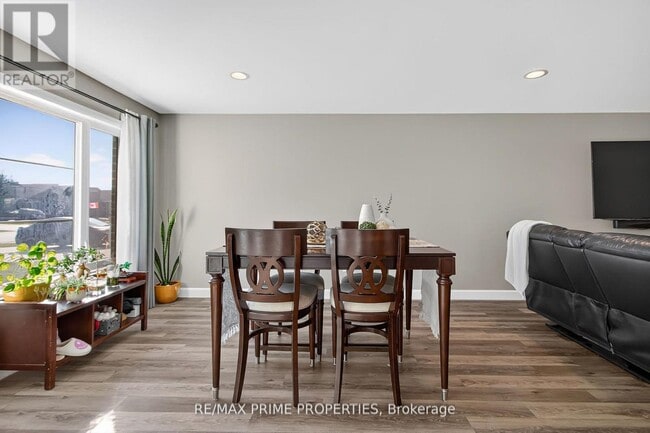 Photo - 110 Moonstone Cres