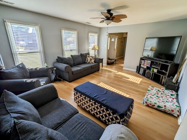 Photo - 928 Woodmark Ct