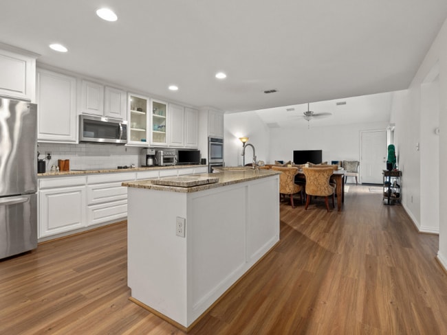 Photo - 6504 Lago Vista Dr