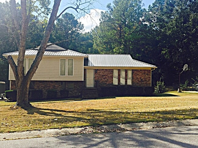Great Home for Rent in Pelham! Available t... - Great Home for Rent in Pelham! Available t...