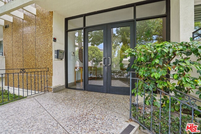 Photo - 930 3rd St Unidad 303