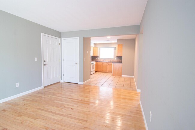 Photo - 835 Grand Ave NE Unit a