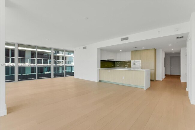 9221 E Bay Harbor Dr Unit 512