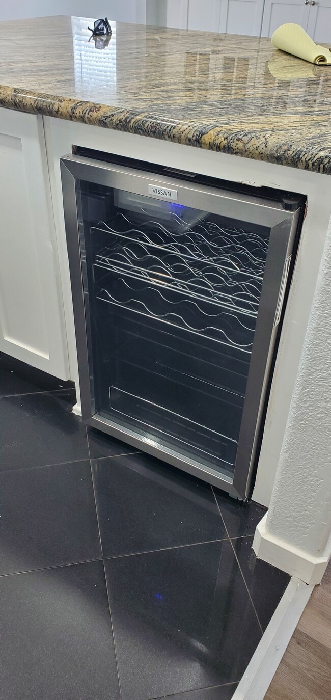 Photo - 2886 Cagayan Ave