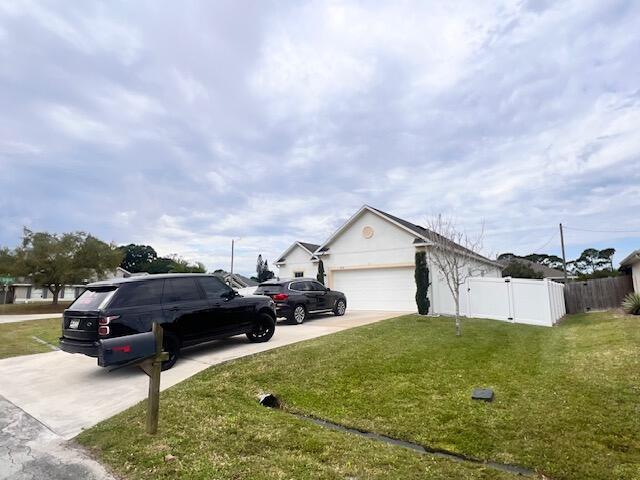 Building Photo - 3230 SW Regatta St Rental