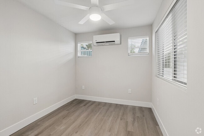2BR, 2BA - 950SF - Primary Bedroom