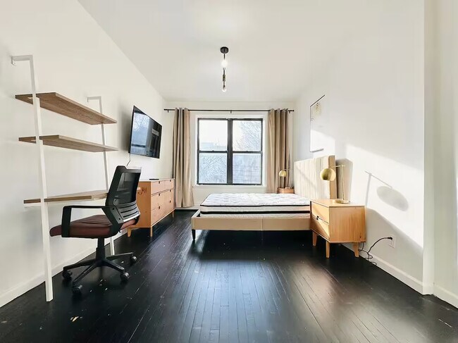 Photo - HUGE Room, 3 blocks to Prospect Park, HDTV #471 Unit 3FL