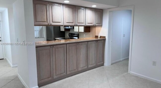 Photo - 1703 Whitehall Dr Unidad 104