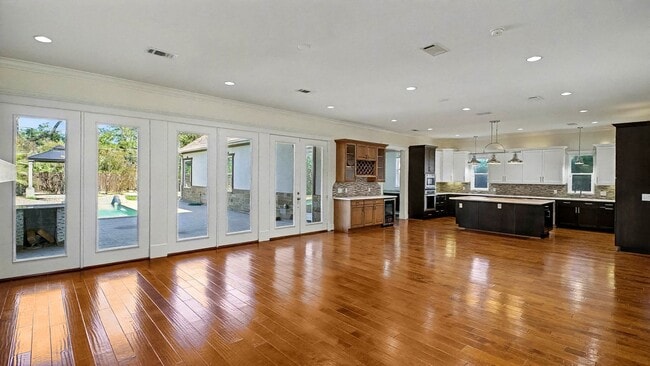 Photo - 726 W 30th St