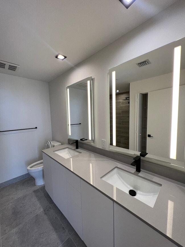 Photo - 108 NW 27th St Unit B2