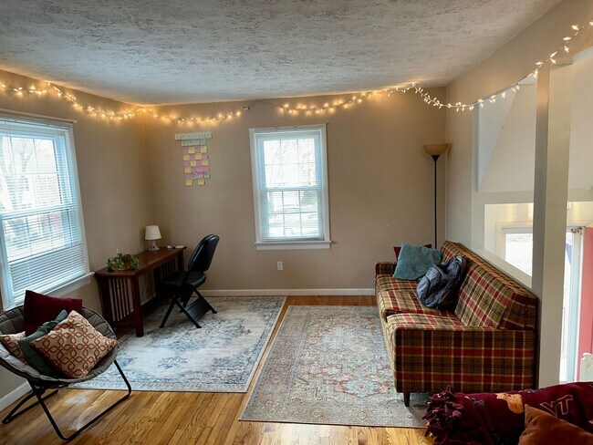 Photo - Spacious Corner Town Home With Large Yard