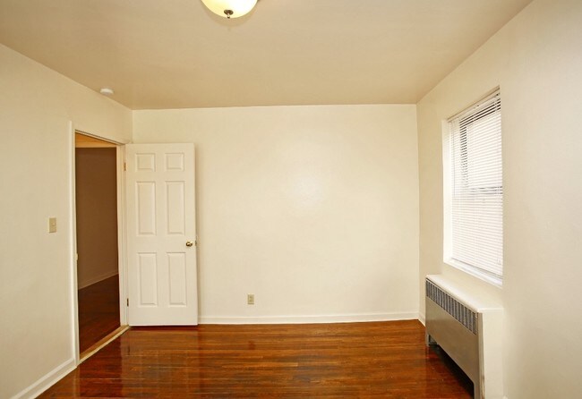 Photo - 166-05 88th Ave