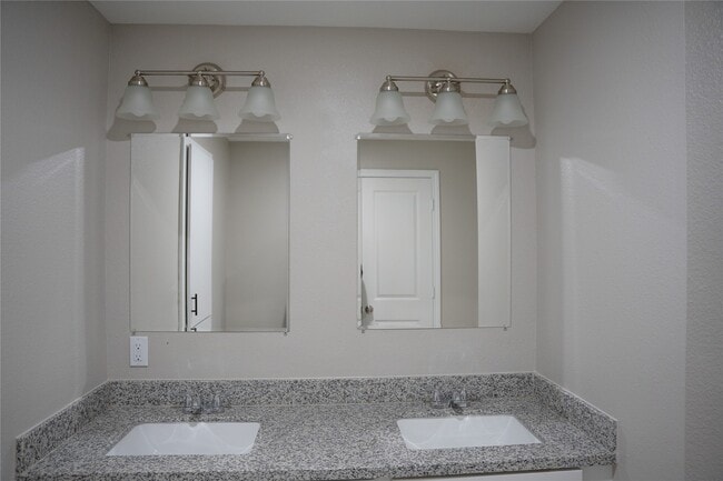 Photo - 5002 Blackberry Ln