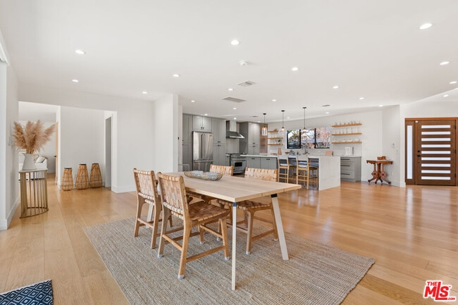 Photo - 8547 Shoup Ave