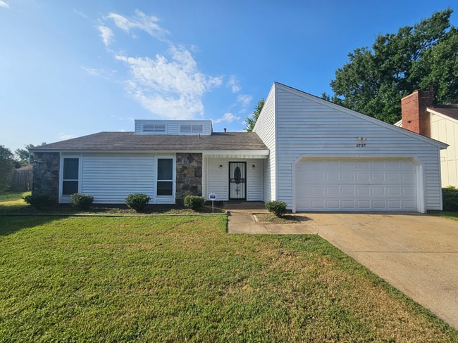Building Photo - PREMIUM RENTAL! 3BR/2BA | Stone Fireplace & Hardwoods | Fenced Yard!