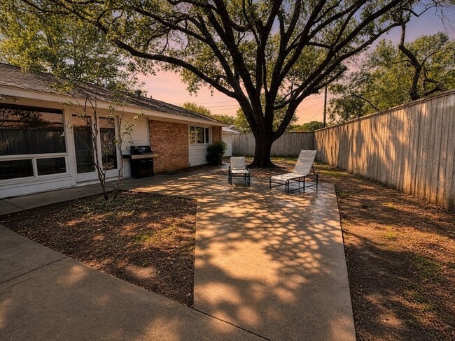 3401 Hanover Ln