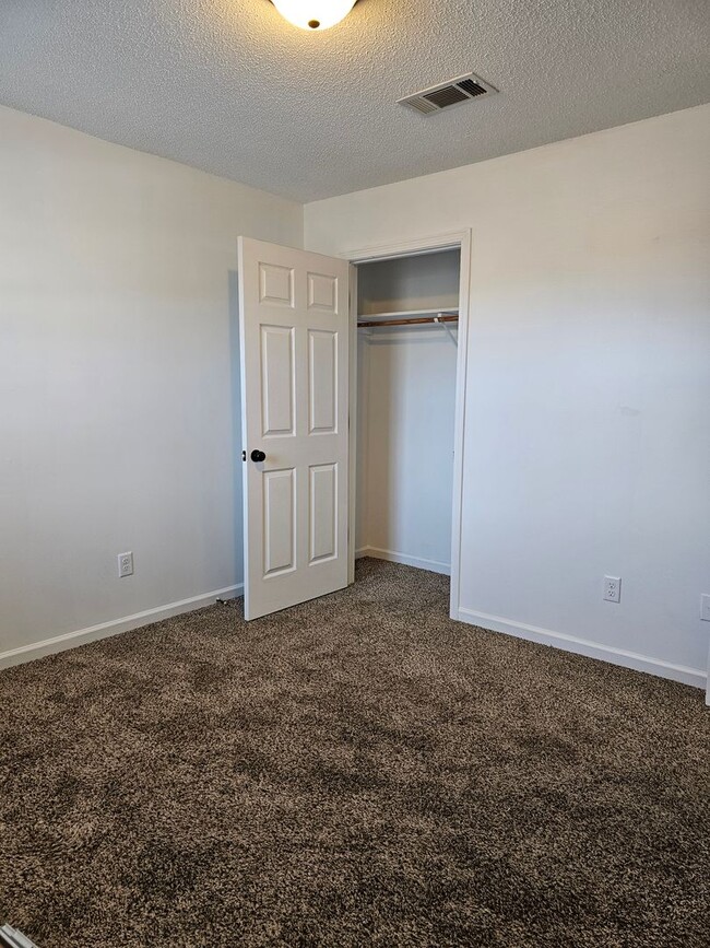 Photo - Spacious 4 Bedroom 2 Bath Upstairs unit! Unit 1544 I