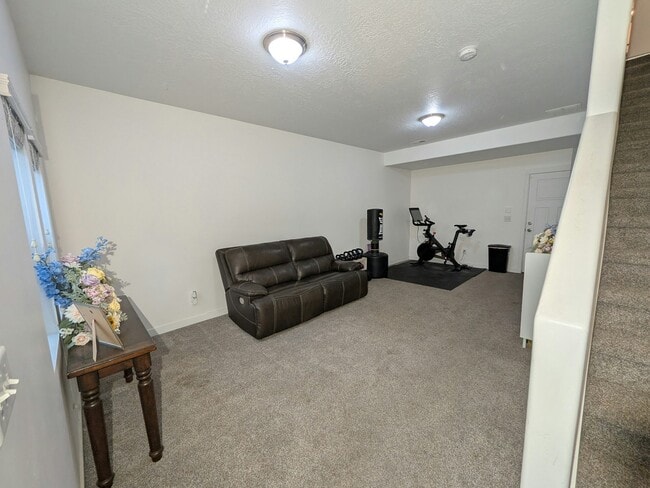 Photo - 688 E 355 N