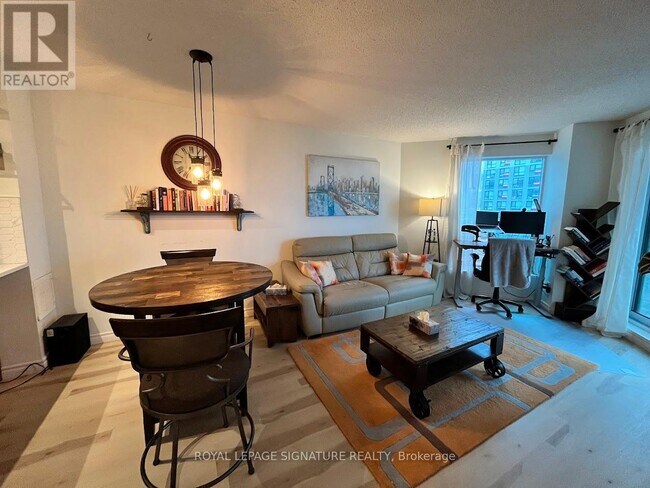 Photo - 410 Queens Quay W Unit 812