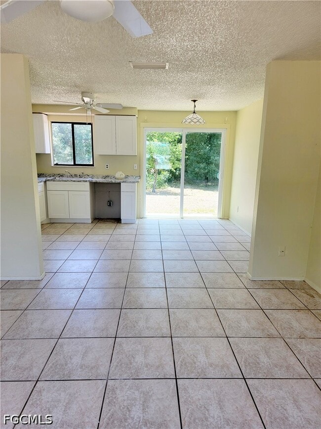 Photo - 704 W Cleveland Ln