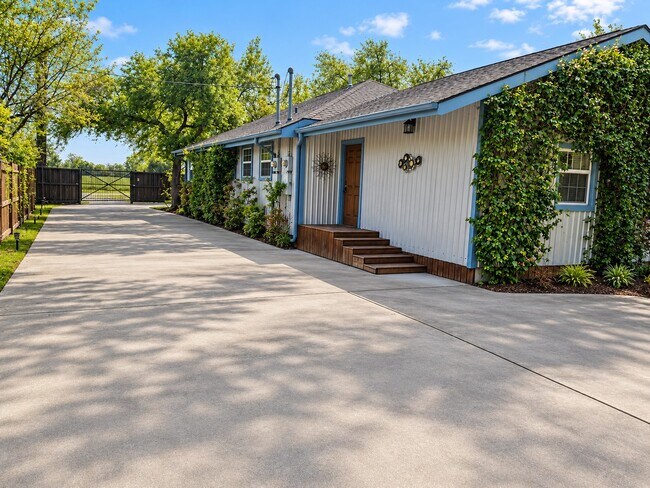 11608 Old Main Street Loop Rd