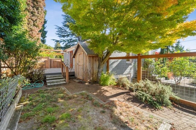 Photo - 3 bedroom in Seattle WA 98117