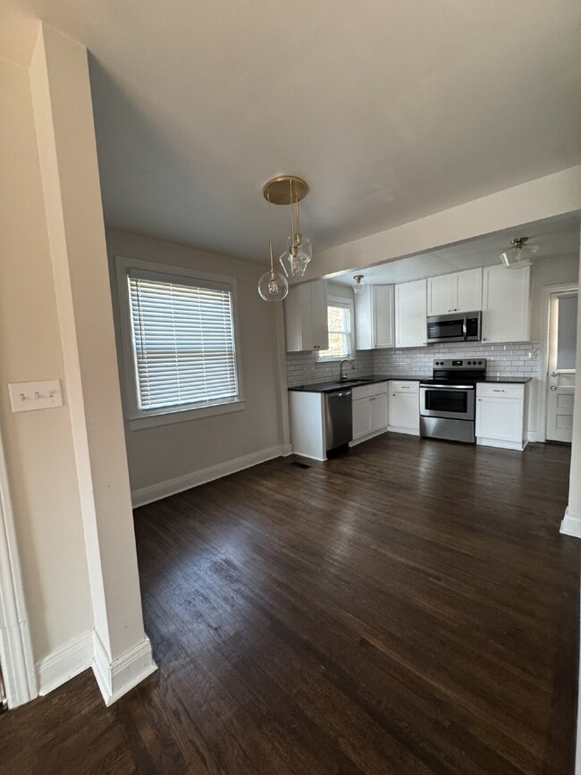 Photo - Charming 3 bedroom and 2 bathroom Cottage