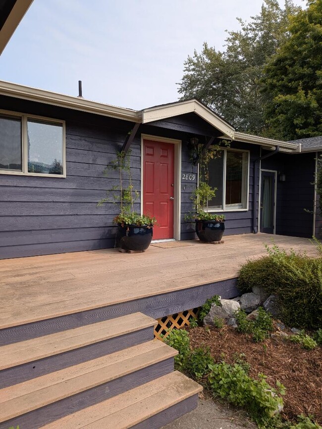 Building Photo - 2809 McKenzie Ave