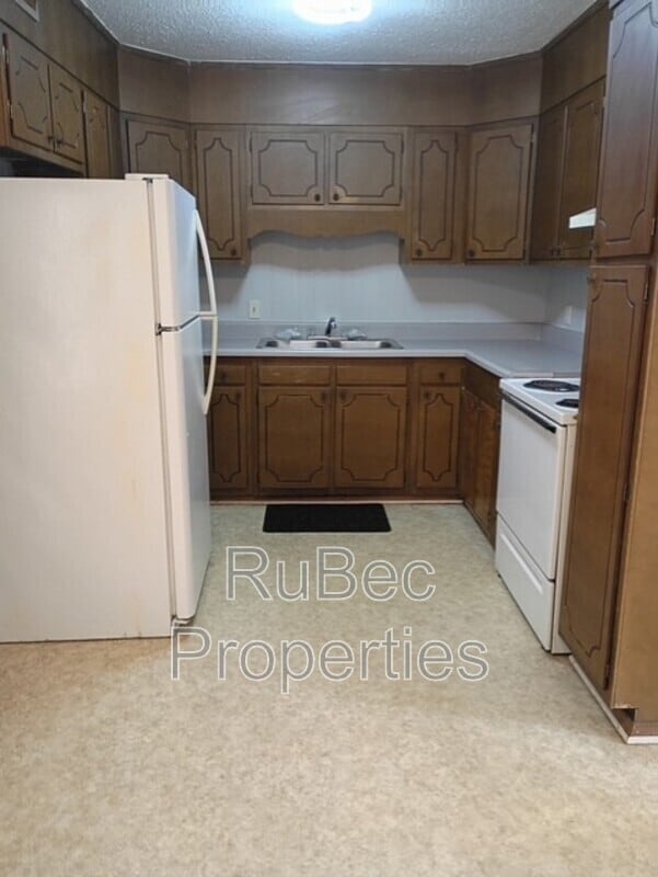 Photo - 115 E Maine Ave