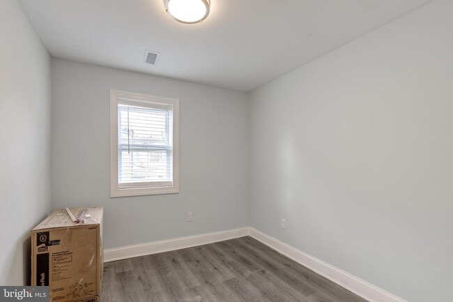 Photo - 610 E 9th St Unit 2