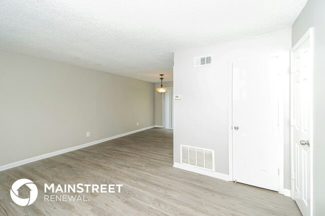 Photo - 304 Flagstone Way