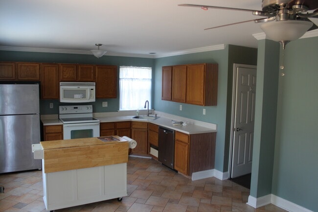 Photo - 102 Whistling Swan Ln
