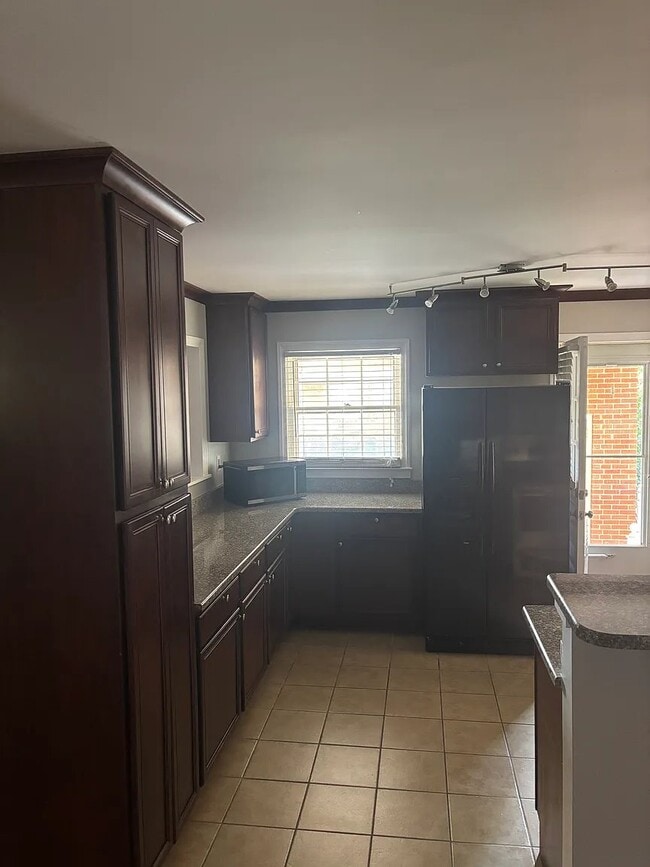 Photo - 102 E C St