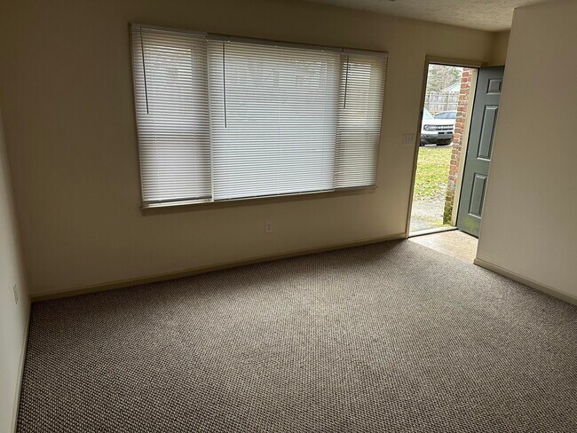 Photo - 1104 Collins Ln Unit #6