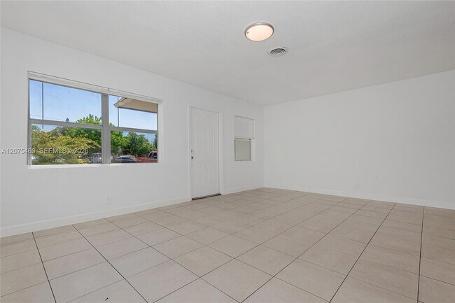 1607 NW 8th Ave Unit 2