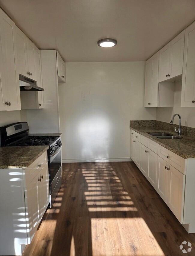 Building Photo - 2480 Montrose Ave Unit 7 Rental