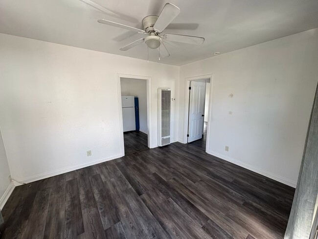 Photo - Clean, 1 bedroom, 1-bath w/bonus room/bdrm rental located off Ventura Ave