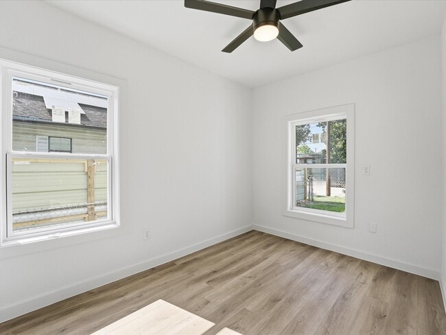 Photo - 7128 Avenue K